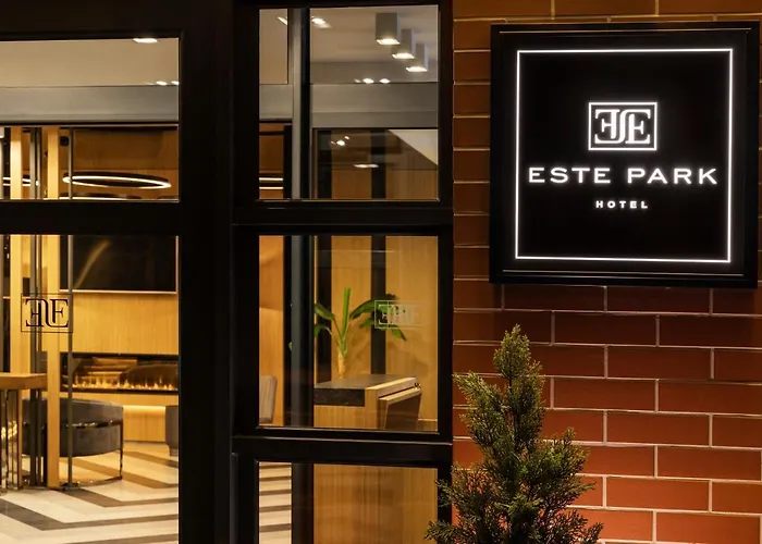 Este Park Hotel: Urban Chic Luxury with Parking Near Shopping Mall