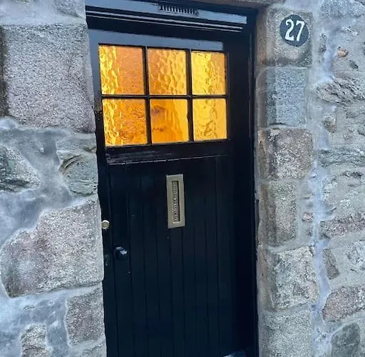 Historic Cottage In The Heart Of Old Aberdeen.