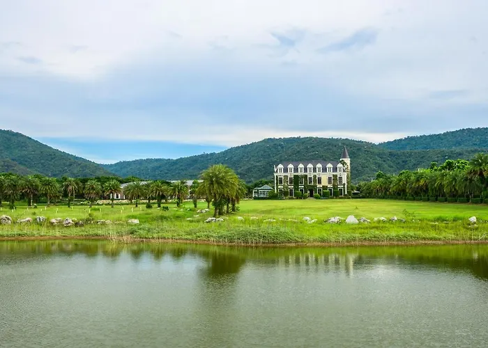 Chateau De Khaoyai Hotel & Resort