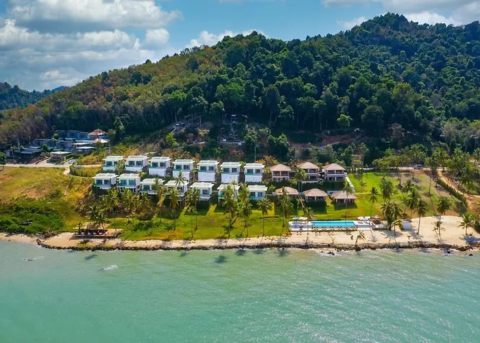 Coconut Grove Resort