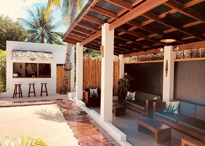 Everyday Sunday Hotel & Cafe