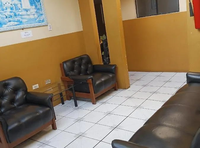 Hostal Puertas Del Sol