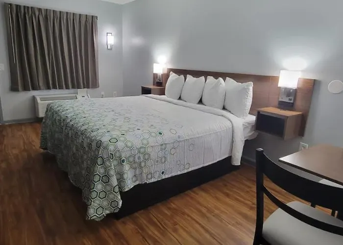 Hometowne Studios By Red Roof Egg Harbor-Atlantic City Airport