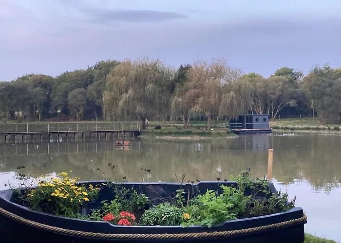 Ecolodge Charles Ashton Hebergement Insolite Sur L'Eau