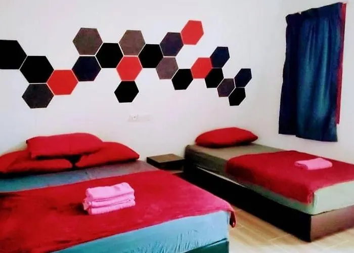 Red Triangle Cottage Roomstay Kerteh Paka