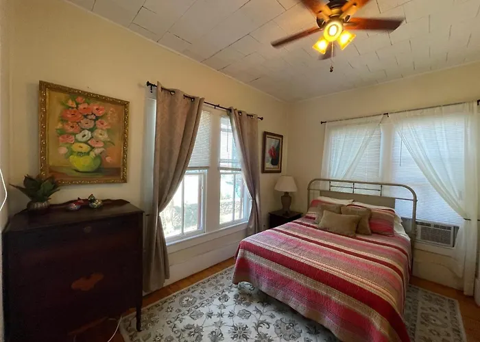 Carriage Inn Bandera Suite 2