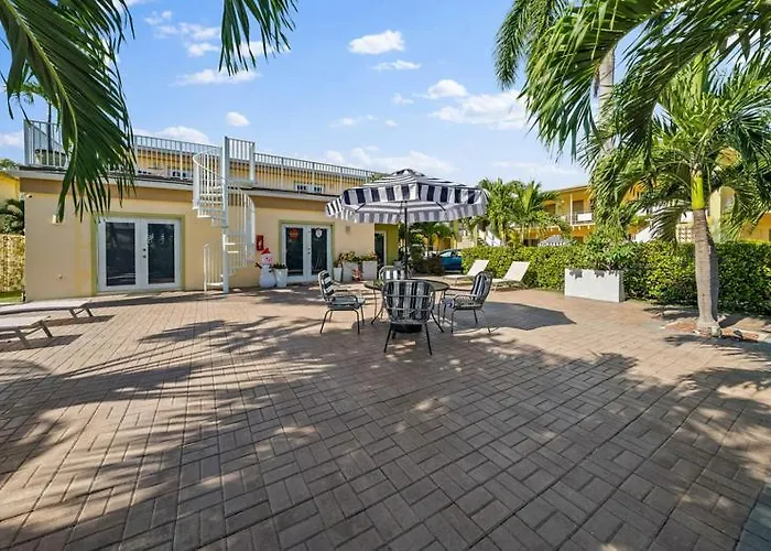 Capri Inn & Apartments