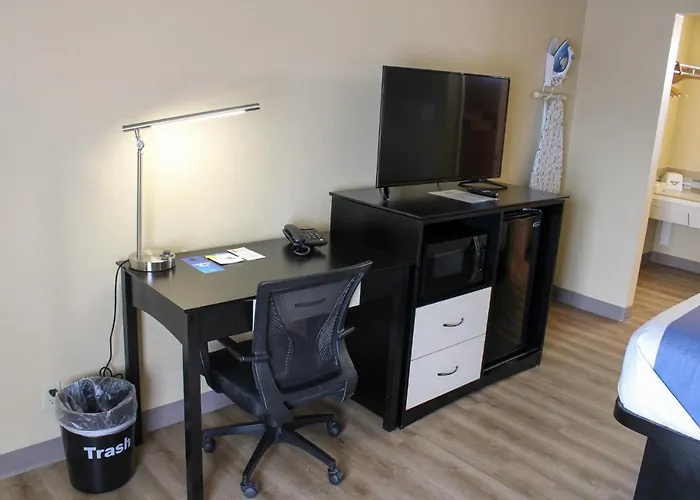 Days Inn By Wyndham Bend