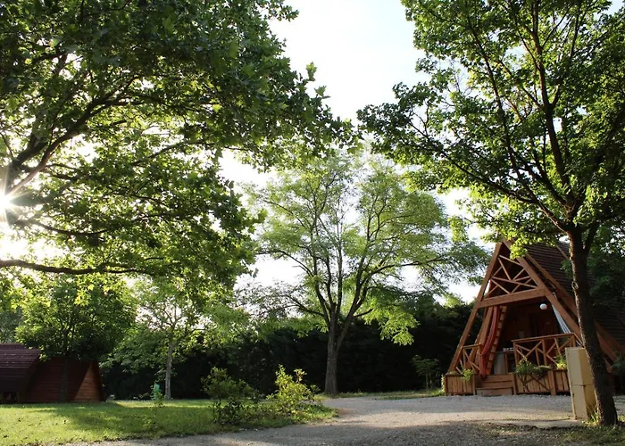 Habitat Createur - Hebergements Insolites Au Camping Municipal "Les Ecureuils"