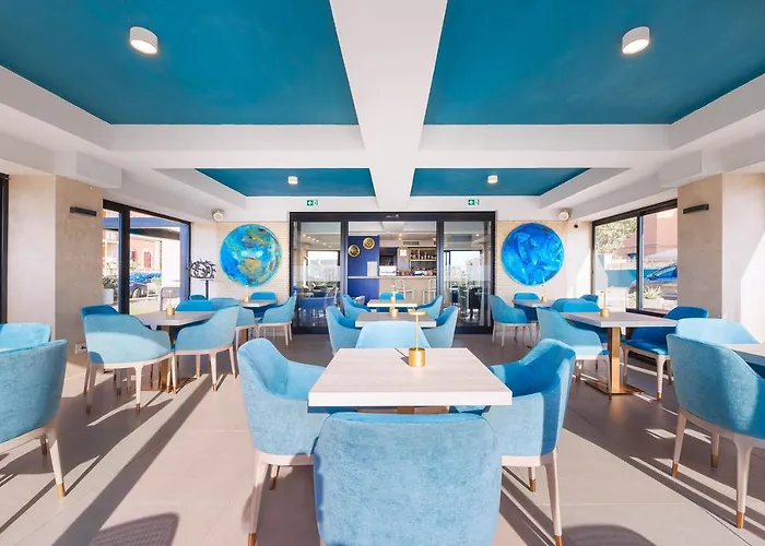 Fly Deco Hotel
