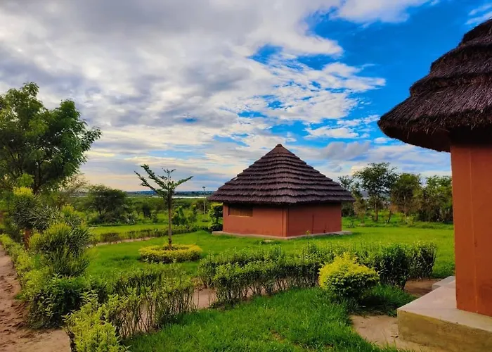 Tangi Safari Lodge