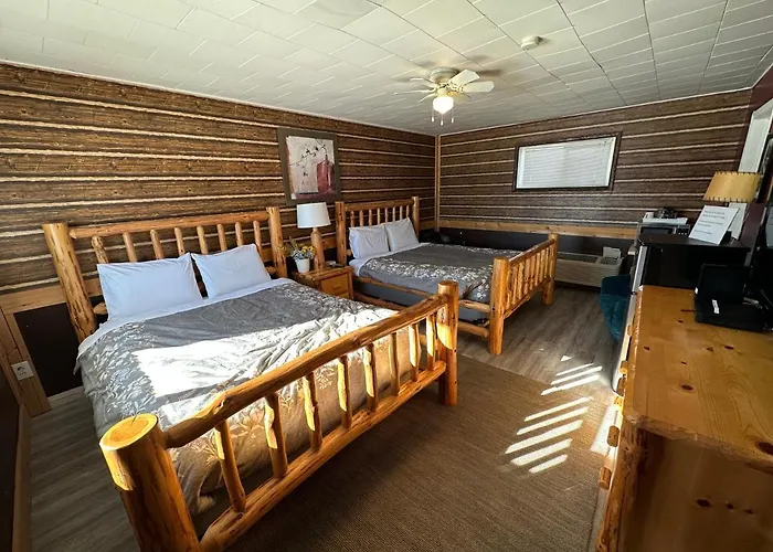 Pinecrest Motel