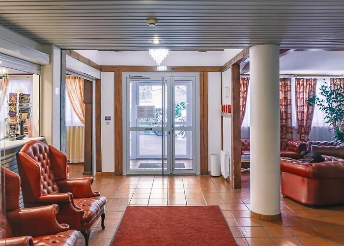 Hotel Strasbourg Montagne Verte & Restaurant - Free Parking
