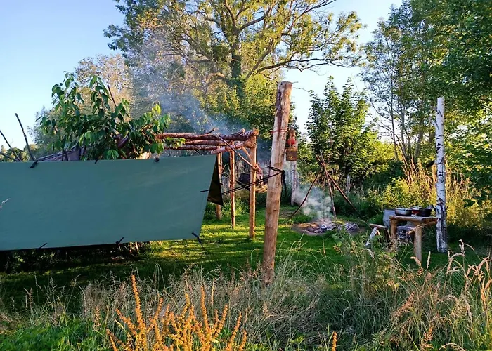 Au Pied Du Trieu, The Shelter