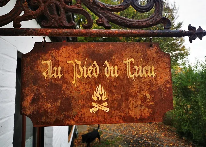 Au Pied Du Trieu, The Shelter