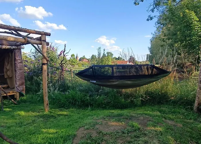 Au Pied Du Trieu, The Shelter