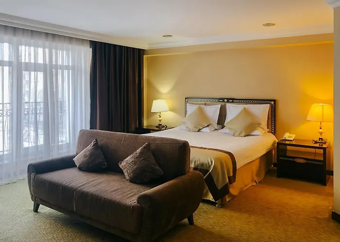 Shiny River Hotel