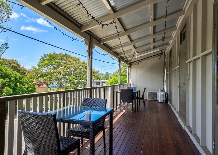 Yandina Hotel