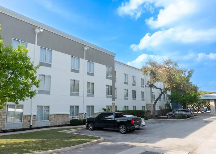 Comfort Suites Medical Center Near Six Flags