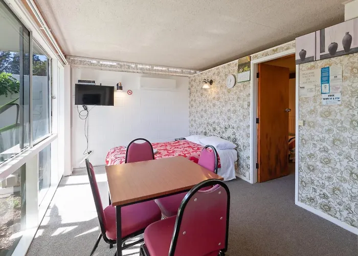 Aaryn Court Motel