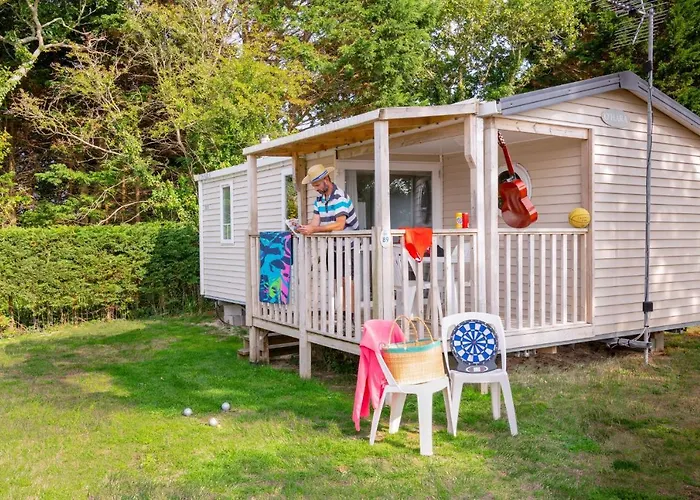 Camping Les Carolins - 4 Etoiles