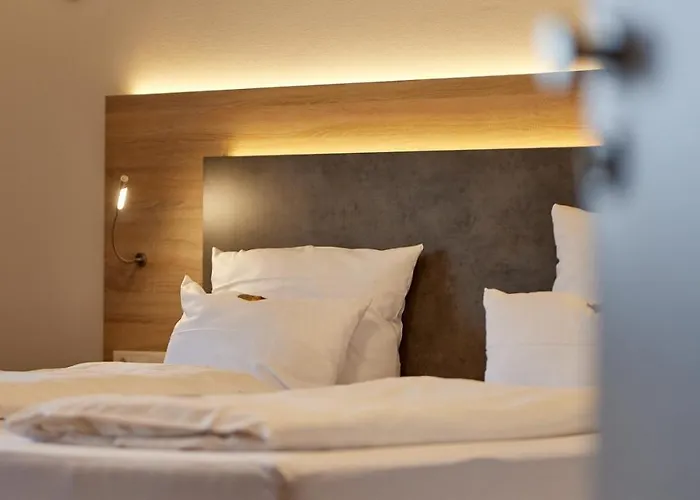 Moselhotel Weinhaus Simon `Sauna`Winzerstube`ELadesäule