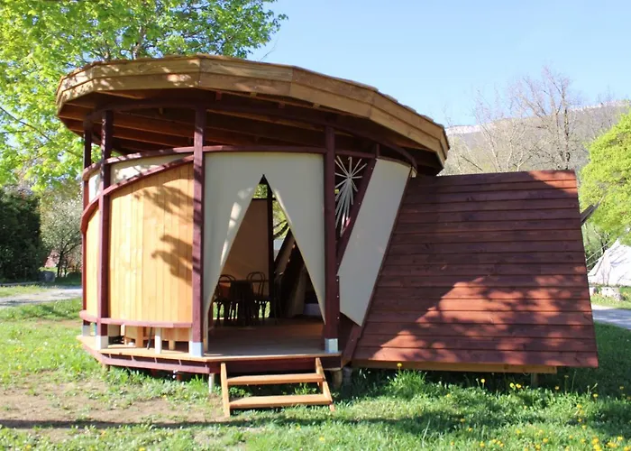 Habitat Createur - Hebergements Insolites Au Camping Municipal "Les Ecureuils"