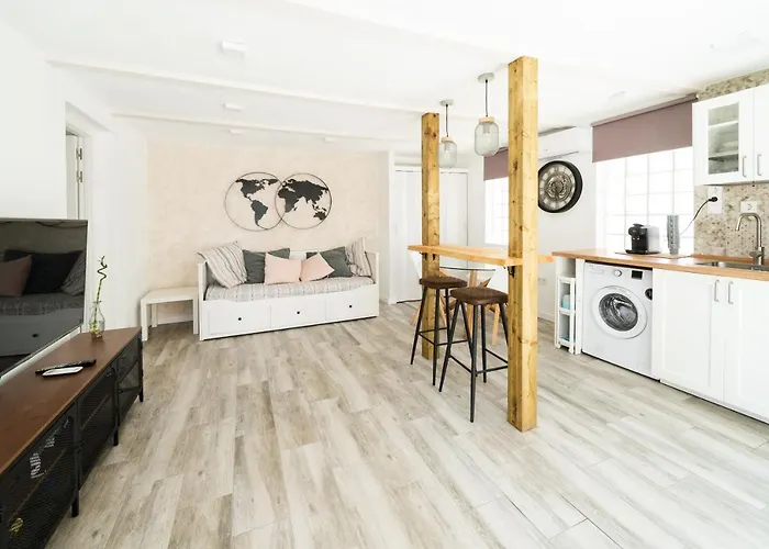 Apartamento ALMA con terreno privado y parking compartido - a 800m de Playa Poniente