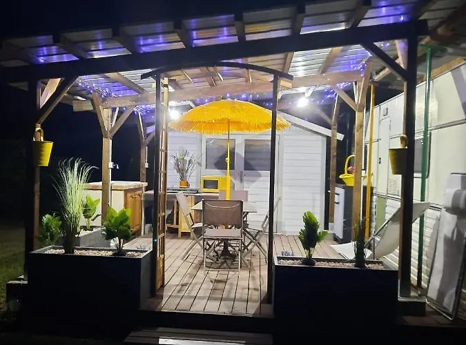 Mobil Home Sur Grand Terrain Cloture Et Arbore