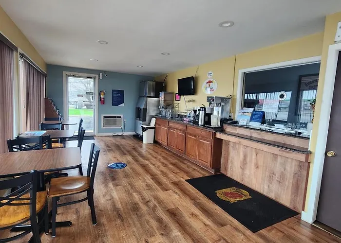 Super 8 By Wyndham Centerville-Richmond