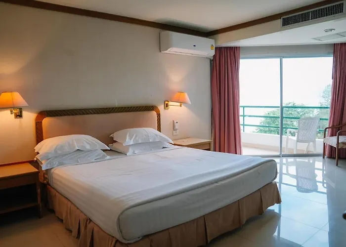 Khanom Golden Beach Hotel