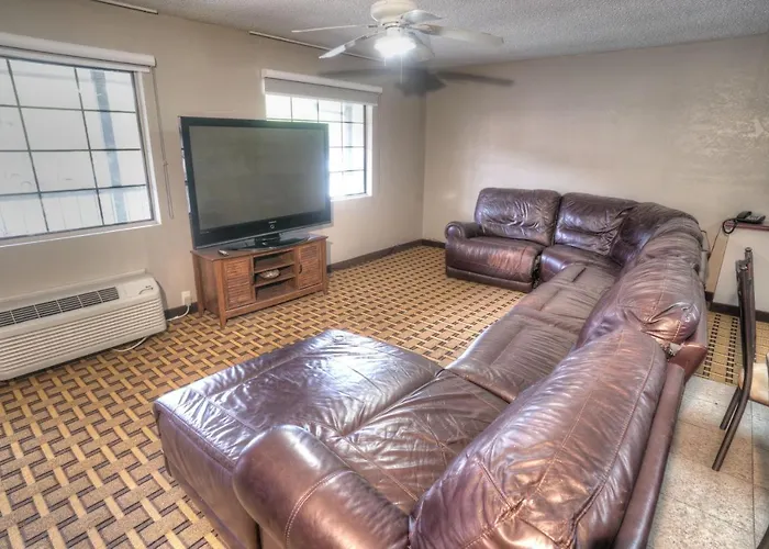 Amerivu Inn & Suites - Helen - Downtown
