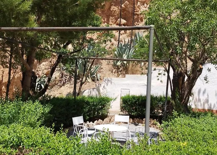Casas Cueva Y Cortijo La Tala En Guadix