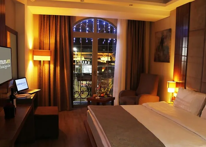 Premium Inn City Hotel & Restaurant Central Shopping Street Location !