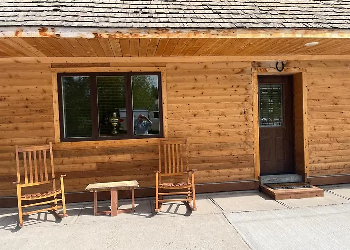 Creekside Downtown Vacation Suites, Only Adults 25 Or Older