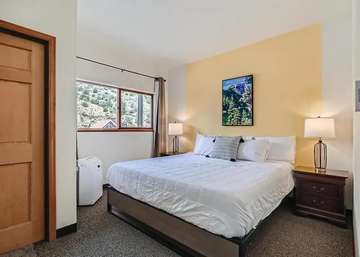 Uplift Inn