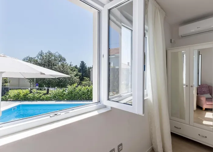 Villa Katess With Heated Pool