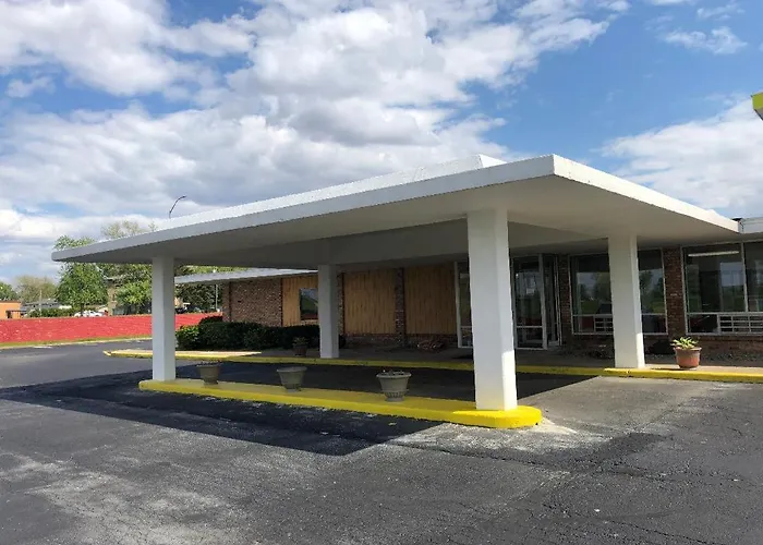 Regal 8 Inn & Suites