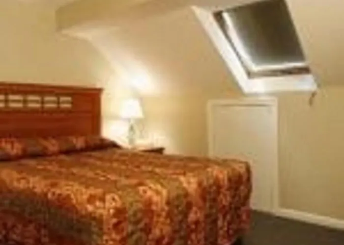 Studio East Motel