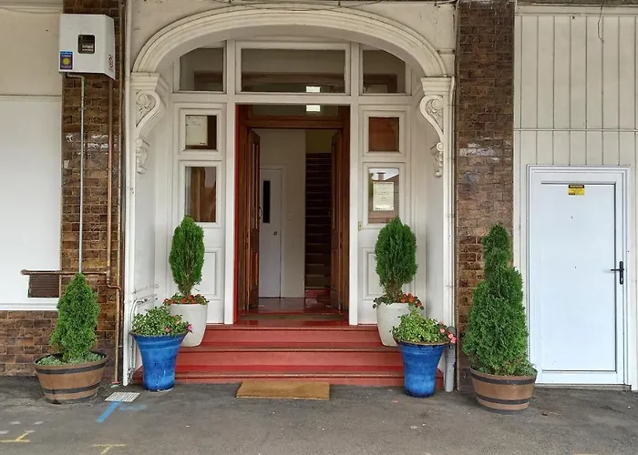 Royal Accommodation
