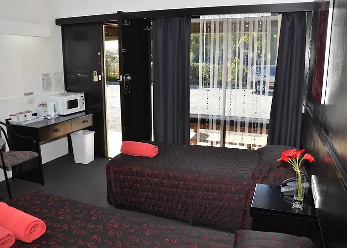 Warwick Motor Inn