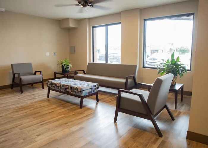 Lomira Inn And Suites