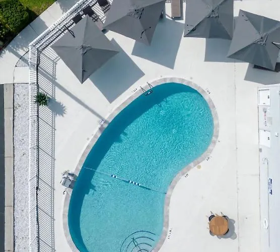 Golden Isles Inn & Suites