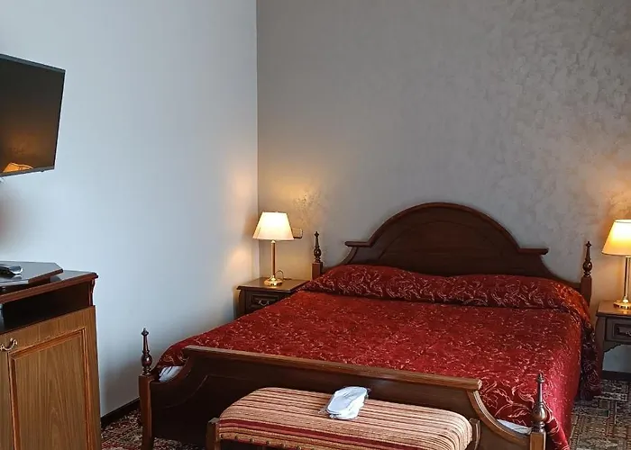Santa Beach Hotel
