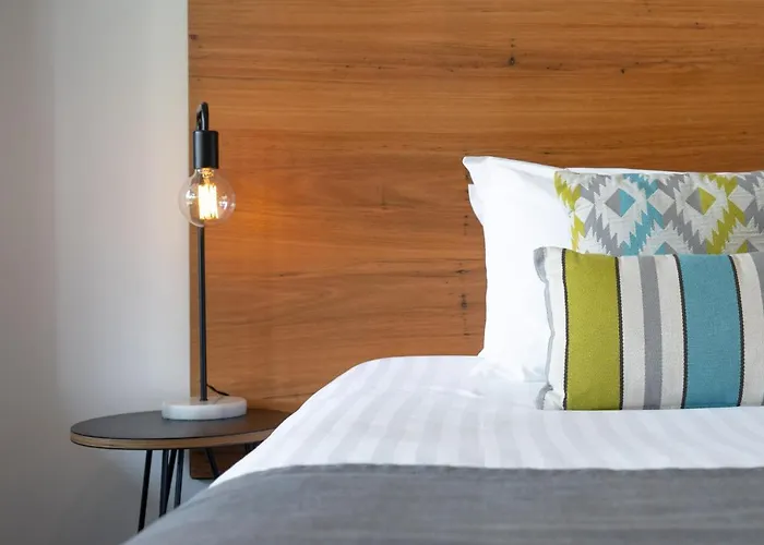 Bright Colonial Motel