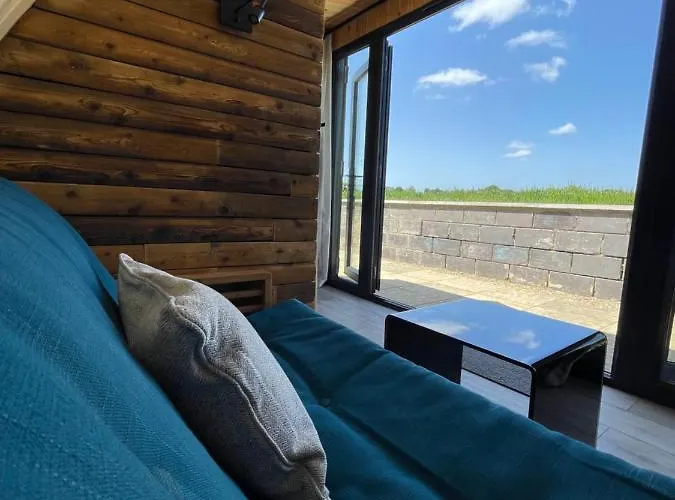 Henny Riverside Glamping