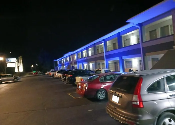 Riverside Inn And Suites
