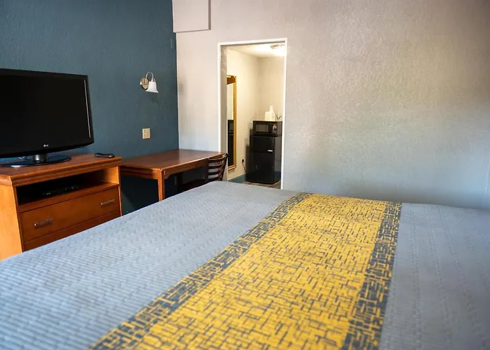 Riverside Inn And Suites