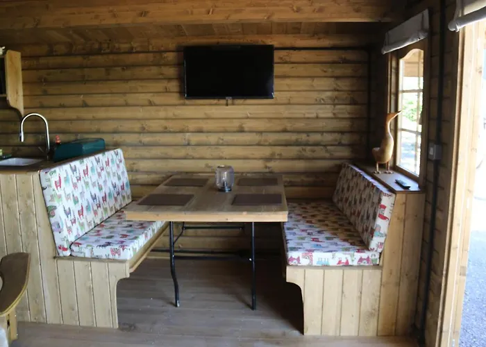 Knapp Farm Glamping Lodge 2