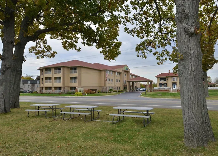 Holiday Inn Express Hotel & Suites-Saint Joseph By Ihg